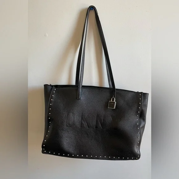 GUC: A beautiful black leather DKNY tote - Picture 2 of 16